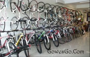 cara memilih sepeda di toko sepeda